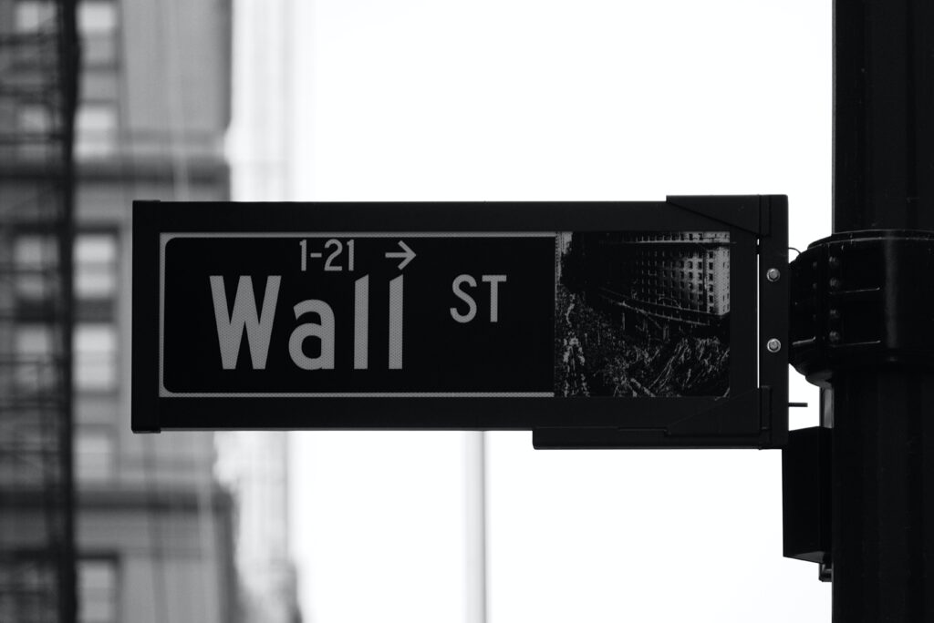 Wallstreet Straßenschild, Vermögensverwalter wie BlackRock